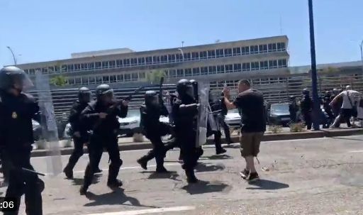 Vídeo: Más Pelotas De Goma Y Cargas Policiales Contra Los Huelguistas ...